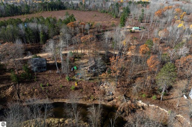 4553 S Paradise, Merritt, MI 49667