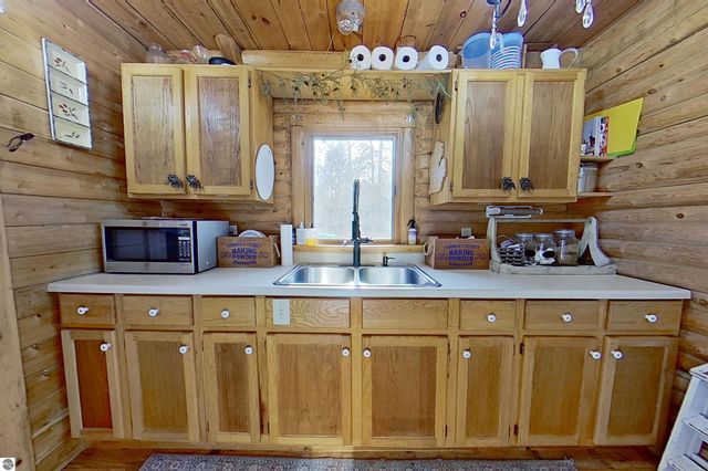 4553 S Paradise, Merritt, MI 49667