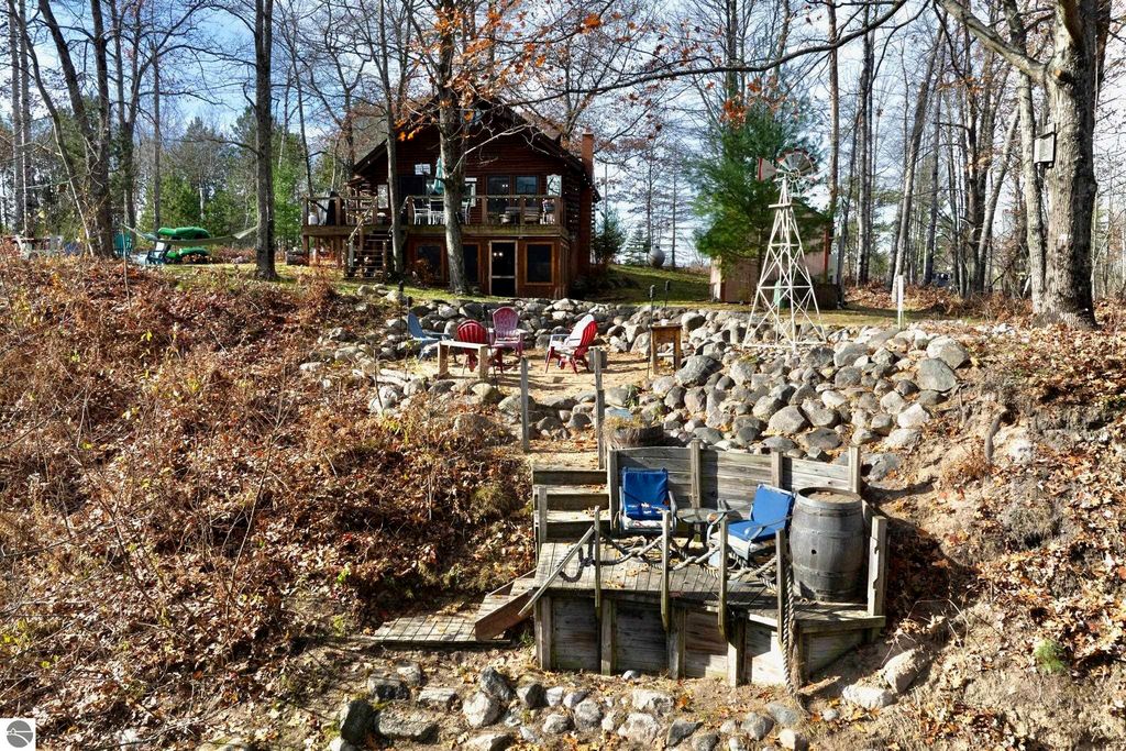 4553 S Paradise, Merritt, MI 49667