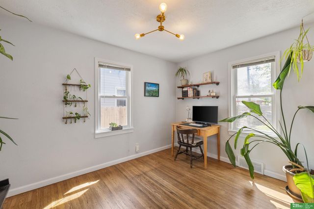 6199 Walnut Street, Omaha, NE 68106
