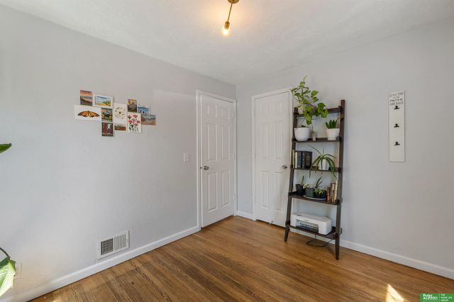 6199 Walnut Street, Omaha, NE 68106