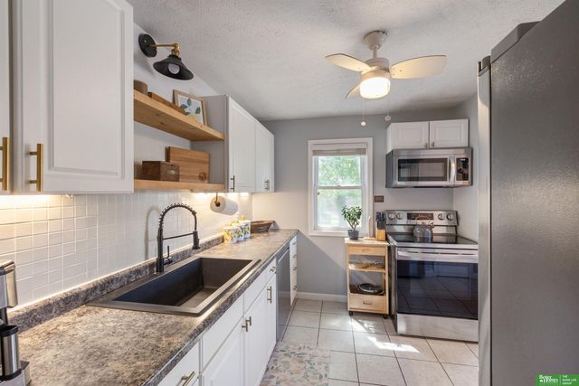 6199 Walnut Street, Omaha, NE 68106