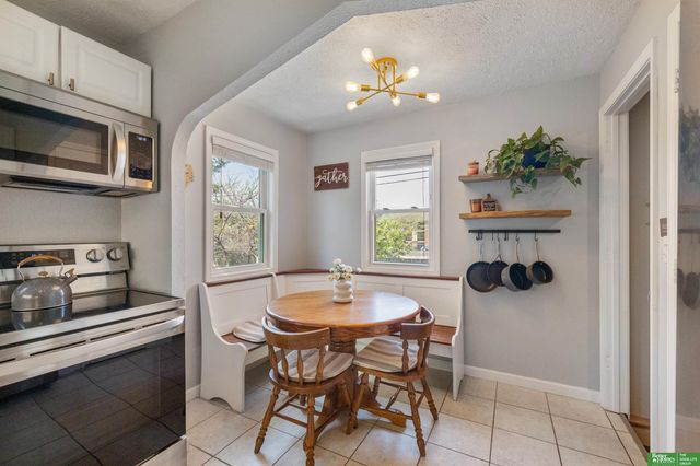 6199 Walnut Street, Omaha, NE 68106