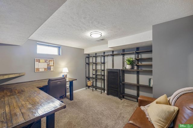 6199 Walnut Street, Omaha, NE 68106