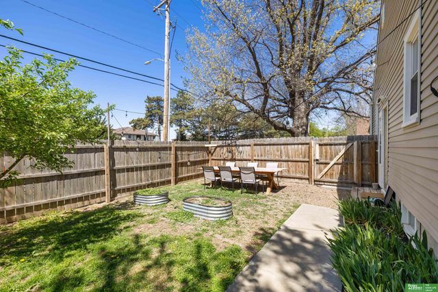 6199 Walnut Street, Omaha, NE 68106