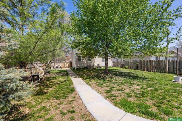 6199 Walnut Street, Omaha, NE 68106