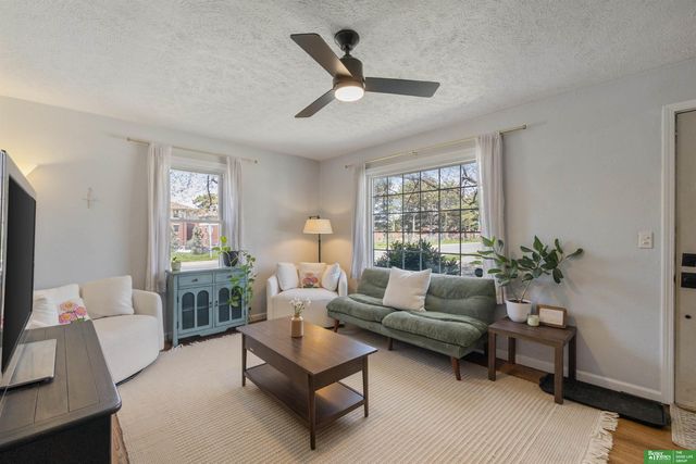 6199 Walnut Street, Omaha, NE 68106
