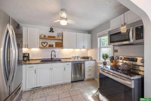 6199 Walnut Street, Omaha, NE 68106