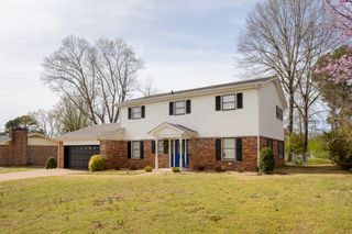569 Hazelwood Dr, Florence, AL 35633