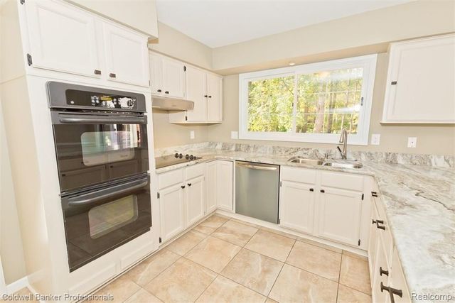 7322 SANDY CREEK Lane, Bloomfield Charter Township, MI 48301