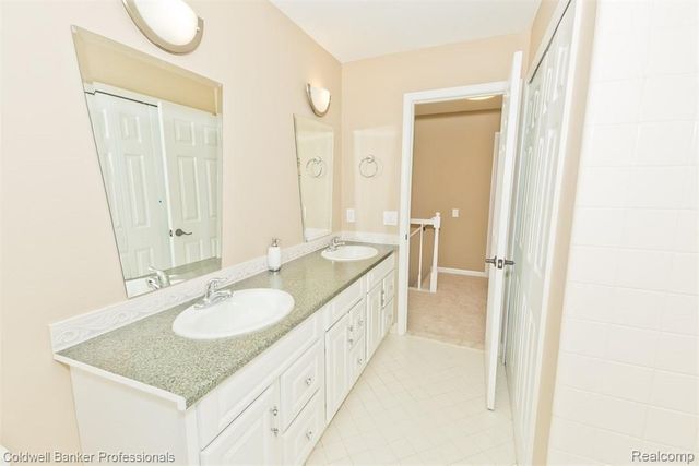 7322 SANDY CREEK Lane, Bloomfield Charter Township, MI 48301