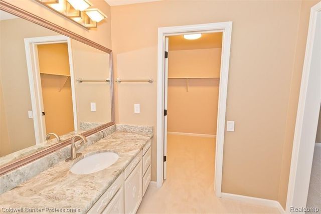 7322 SANDY CREEK Lane, Bloomfield Charter Township, MI 48301