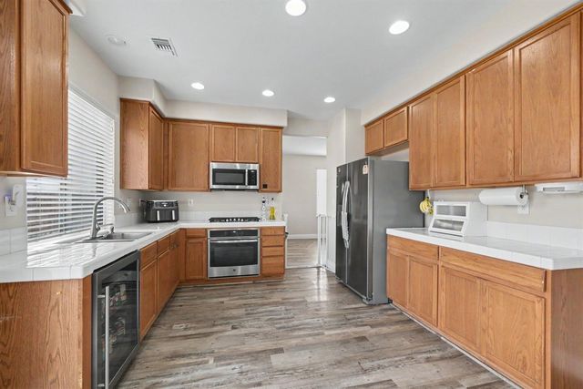 5292 W Cotton Avenue, Fresno, CA 93722