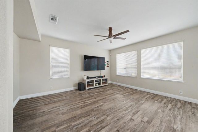 5292 W Cotton Avenue, Fresno, CA 93722