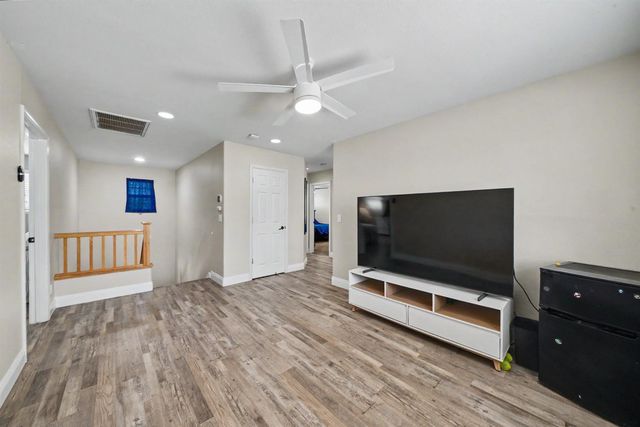 5292 W Cotton Avenue, Fresno, CA 93722