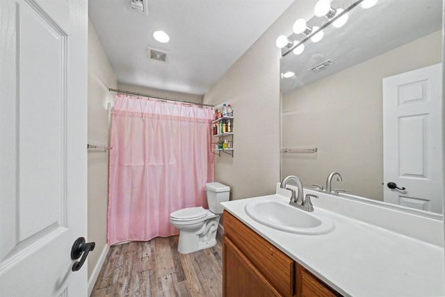 5292 W Cotton Avenue, Fresno, CA 93722