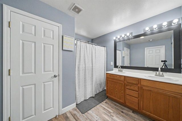 5292 W Cotton Avenue, Fresno, CA 93722