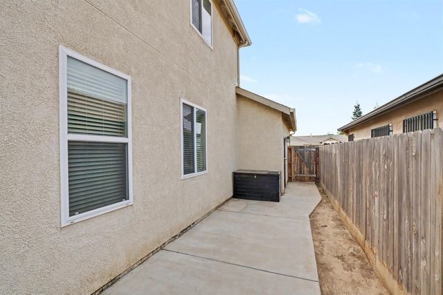 5292 W Cotton Avenue, Fresno, CA 93722