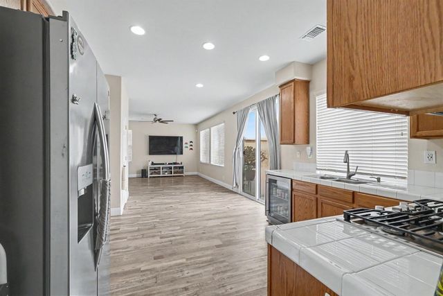 5292 W Cotton Avenue, Fresno, CA 93722