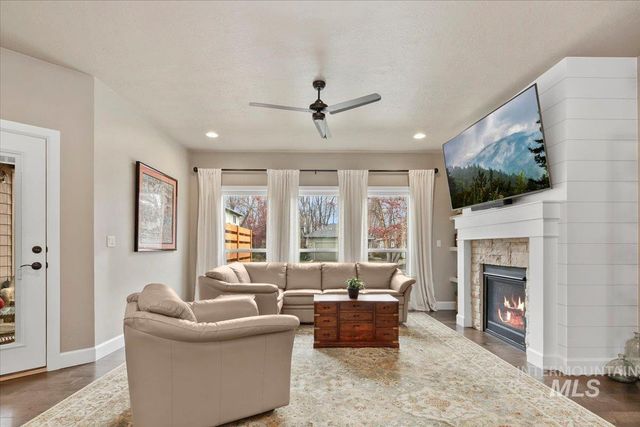 2453 N Birchgrove Ln, Boise, ID 83703