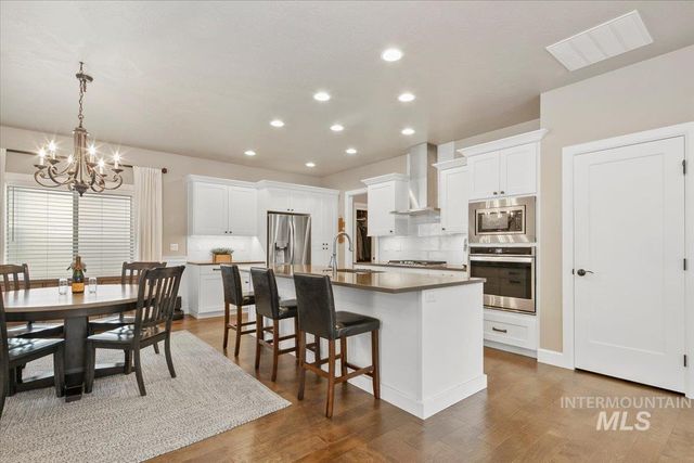 2453 N Birchgrove Ln, Boise, ID 83703