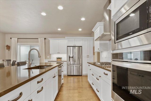 2453 N Birchgrove Ln, Boise, ID 83703