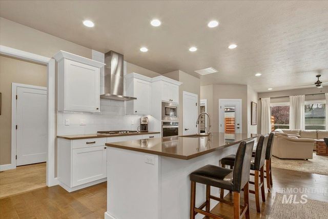 2453 N Birchgrove Ln, Boise, ID 83703