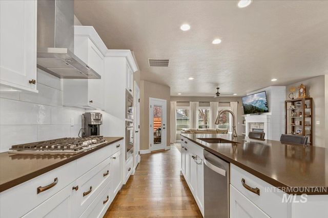 2453 N Birchgrove Ln, Boise, ID 83703