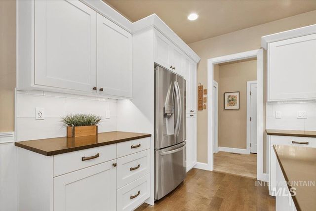 2453 N Birchgrove Ln, Boise, ID 83703