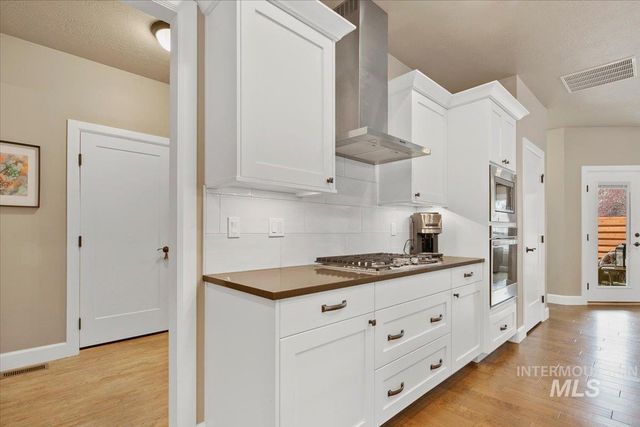 2453 N Birchgrove Ln, Boise, ID 83703