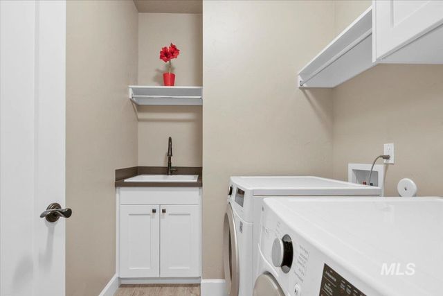 2453 N Birchgrove Ln, Boise, ID 83703