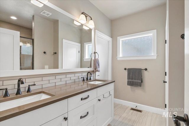 2453 N Birchgrove Ln, Boise, ID 83703