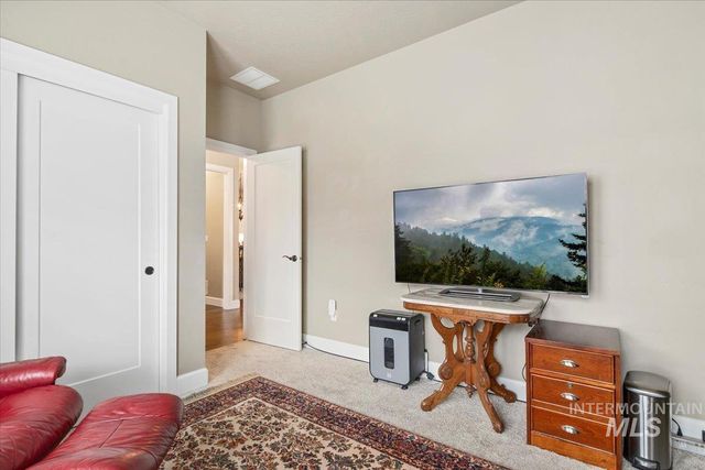 2453 N Birchgrove Ln, Boise, ID 83703