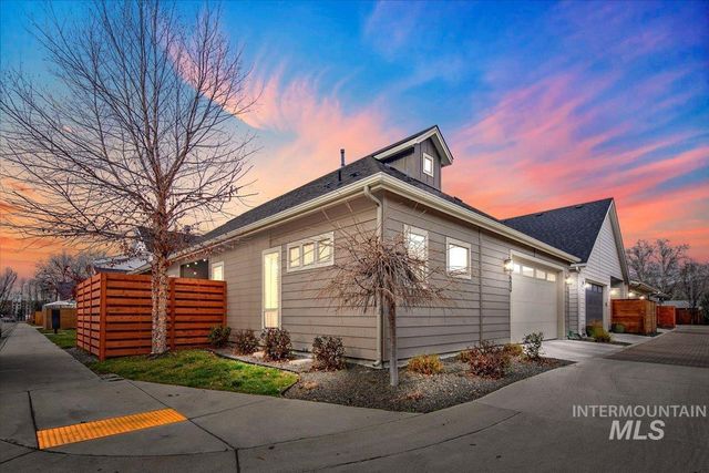 2453 N Birchgrove Ln, Boise, ID 83703