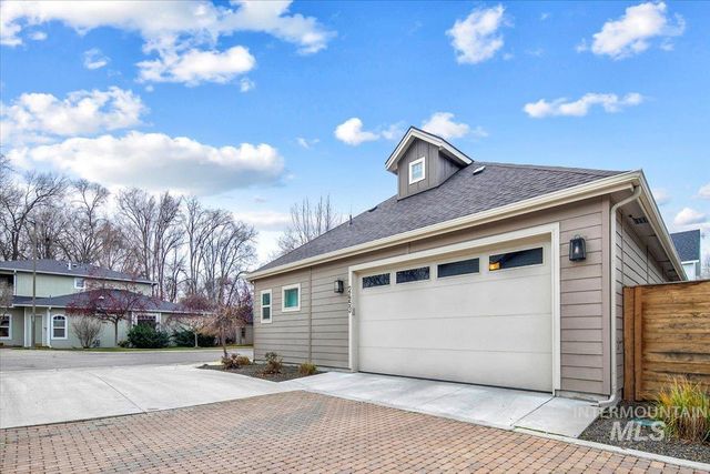 2453 N Birchgrove Ln, Boise, ID 83703