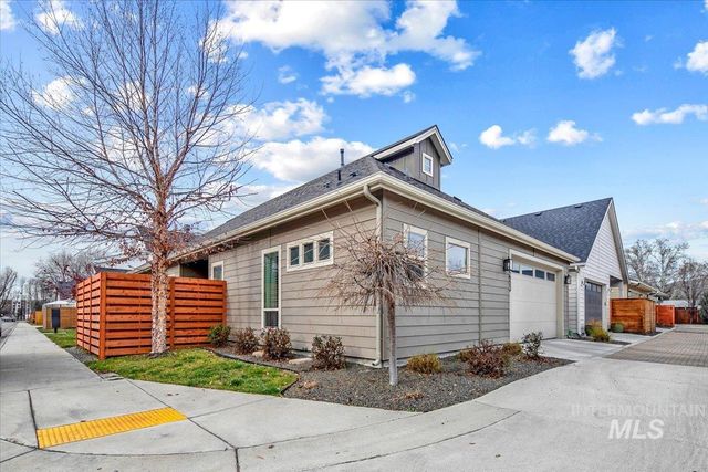 2453 N Birchgrove Ln, Boise, ID 83703