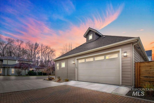 2453 N Birchgrove Ln, Boise, ID 83703