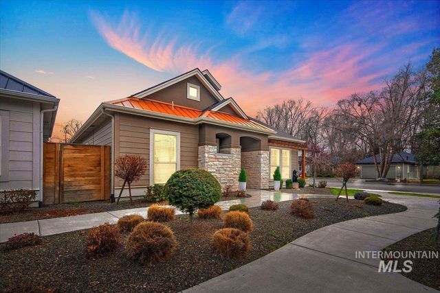 2453 N Birchgrove Ln, Boise, ID 83703