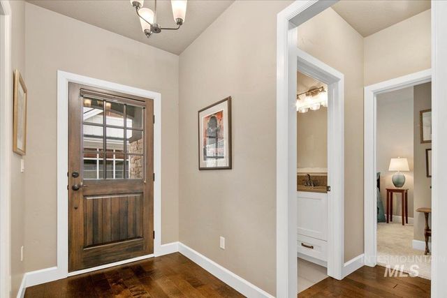 2453 N Birchgrove Ln, Boise, ID 83703