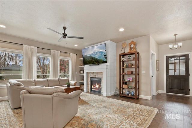 2453 N Birchgrove Ln, Boise, ID 83703