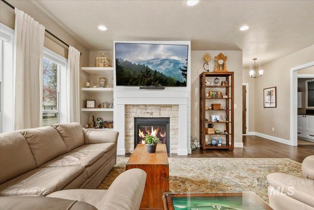 2453 N Birchgrove Ln, Boise, ID 83703