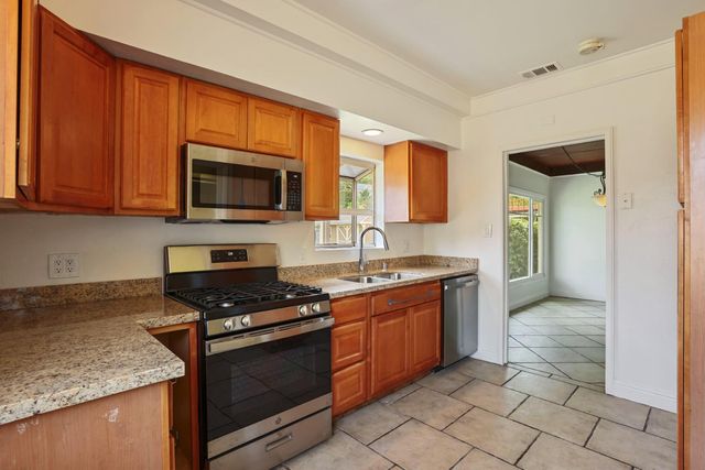 2452 Christina Ave, Stockton, CA 95204