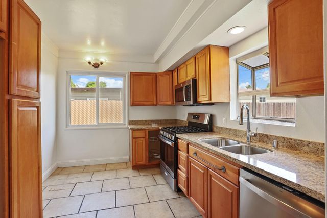 2452 Christina Ave, Stockton, CA 95204