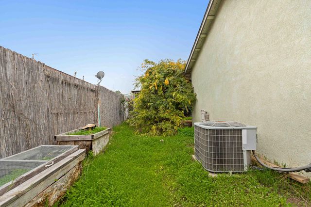 310 W F St, Turlock, CA 95380