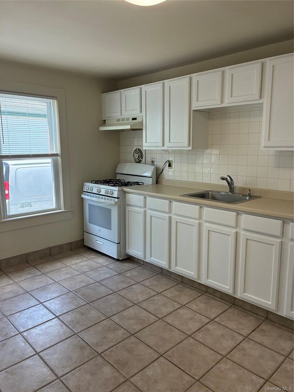 19 Sheridan Avenue, Sloatsburg, NY 10974 — photo 3
