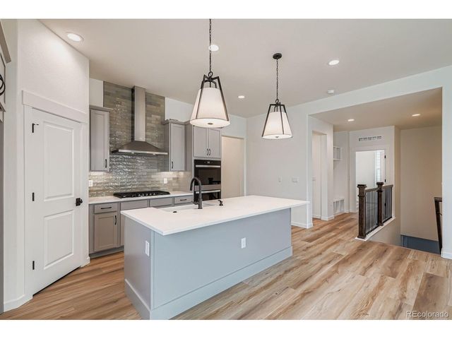 8925 S Riviera Way, Aurora, CO 80016