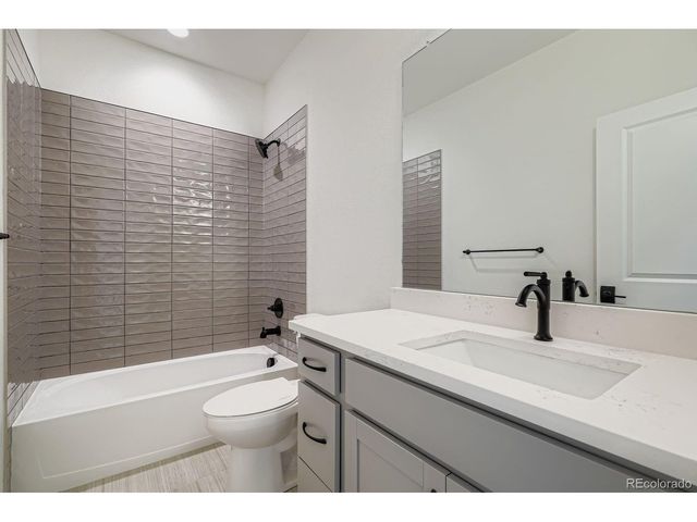 8925 S Riviera Way, Aurora, CO 80016