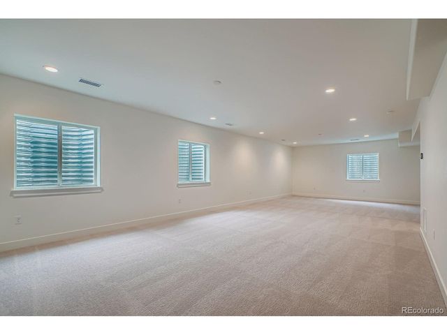 8925 S Riviera Way, Aurora, CO 80016