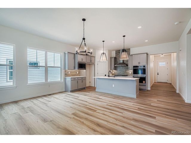 8925 S Riviera Way, Aurora, CO 80016