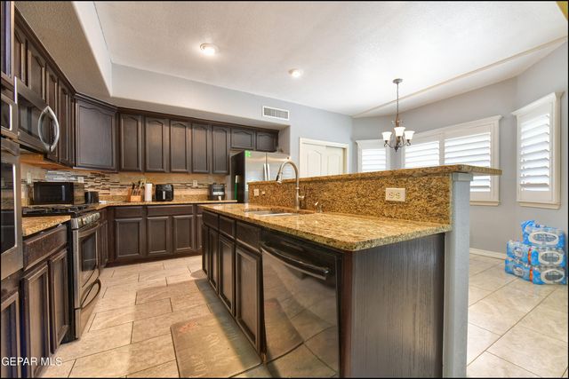 962 VIA DESCANSO Drive, El Paso, TX 79912